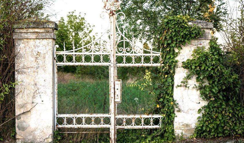 repair and fix of steel gates in Vancouver